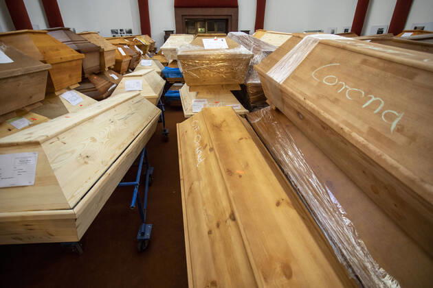 Germany, Saxony, Städtisches Bestattungswesen Meißen GmbH, crematorium, coffins piled up by Corona in the festival hall, 14 01 2021