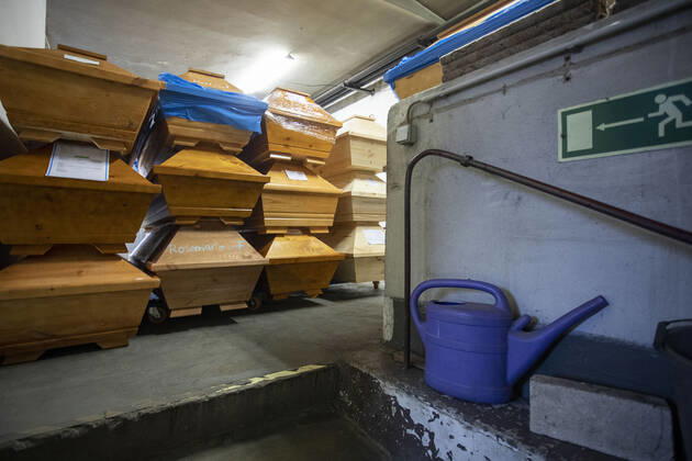 Germany, Saxony, Städtisches Bestattungswesen Meißen GmbH, crematorium, coffins pile up by Corona, 14 01 2021