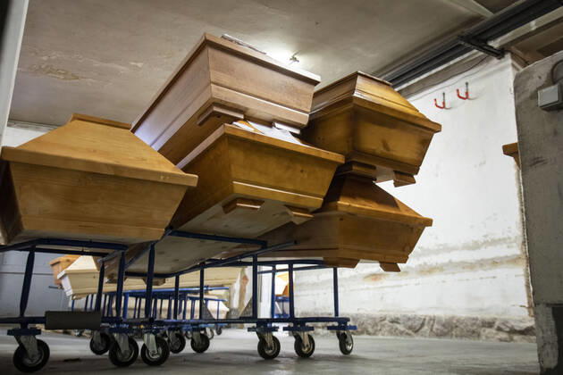 Germany, Saxony, Städtisches Bestattungswesen Meißen GmbH, crematorium, coffins pile up by Corona, 14 01 2021