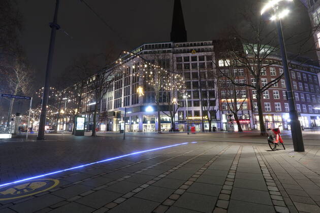 Hamburg theme photo Corona, Lockdown, Hamburg, 14 01 2021 The evening illuminated, deserted inner city of Hamburg around the Europapassage, theme photo Corona, Lockdown, Hamburg Copyright: xAugstx xEibner-Pressefotox EP_jat