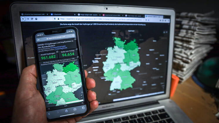 Coronavirus in Germany COVID 19 Vaccinations Dashboard 15 01 2021 Esri Deutschland GmbH based on the Digital Vaccination Rate Monitoring for COVID 19 Vaccination of the RKI Number of vaccinations 961 682 Data as of 15 01 2021