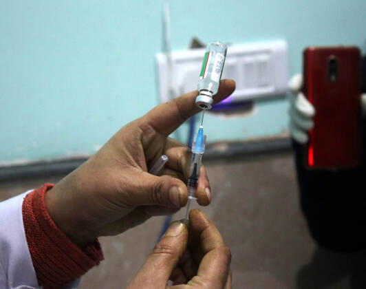 India: Vaccination drive in Jammu and Kashmir A medical worker prepares to a give Covid19 vaccine jab to a doctor at a Government hospital in Sopore Kashmir on 16, January 2021. Srinagar Jammu and Kashmir India Copyright: MohammadxAbuxBakar