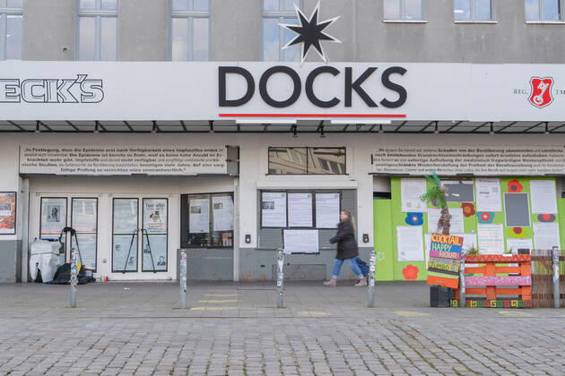 Closed gastronomy during the Corona Lockdown in Janaur 2021 in the district Hamburg St Pauli Music Club Docks on the Hamburg Reeperbahn Closed gastronomy during the Corona Lockdown in Janaur 2021 in the district Hamburg St Pauli , Hamburg Hamburg Germany St Pauli