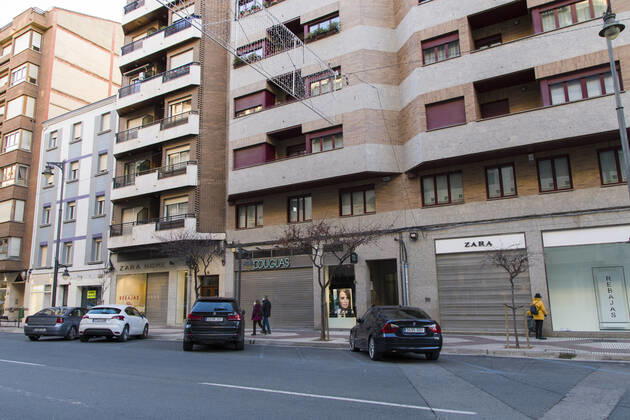 The streets of the capital of La Rioja at 5 p.m. on the day new restrictions imposed by the government of La Rioja came into force, in Logrono, La Rioja, (Spain), on 16 January 2021. From this 16th January onwards, shops, hotels and gyms will have to adapt their opening hours, this time at 5 p.m. At this time of day, the closure of these establishments has been established as one of the new restrictions imposed by the Riojan Government in view of the advance of the pandemic and the increase in contagion in the region. 16 JANUARY 2021 SHOW Fotografia LagenciaEP 01 16 2021 Logrono Logrono Spain Copyright: xSHOWxFotografiax 3520351