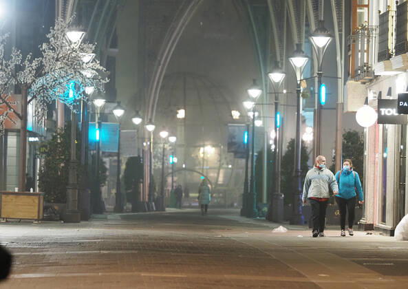 A street in Valladolid on the day the curfew came into effect at 8 p.m. due to the coronavirus crisis, in Valladolid, Castilla y Leon, (Spain), on 16 January 2021. The Junta de Castilla y Leon has decided to bring forward the curfew to 20.00 hours, to confine all the provinces and to limit the meetings in homes to four people as measures to try to alleviate the level of infections of this third wave of Covid-19 that has led to a situation of extreme gravity . 16 JANUARY 2021 Photogenic Pablo Requejo LagenciaEP 01 16 2021 Valladolid Valladolid Spain Copyright: xPhotogenic PabloxRequejox 3520372