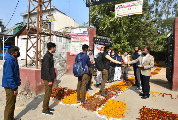 India: Teachers welcome students after schools reopen in Rajasthan Students greeted by teachers as they arrive to attend classes at a government school that was reopened after remaining closed for 309 days due to COVID-19 pandemic in Beawar. Beawar Rajasthan India Copyright: SumitxSaraswat