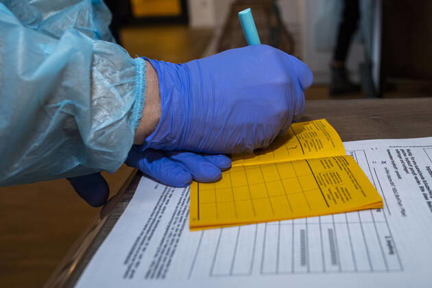 Corona vaccination in a home for the elderly A doctor notes the number of the batch containing the vaccine in the official vaccination card In a home for the elderly, the residents are vaccinated against infection with the coronavirus Two vaccinations are required 21 days apart with the mRNA vaccine from BioNTech to build up the vaccination protection Riet Copyright: xInderlied Kirchner-Mediax