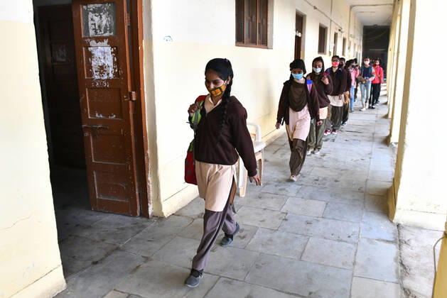 India: Schools reopened after 10 months in Rajasthan Students wearing face mask at a government school that was reopened after remaining closed for 309 days due to COVID-19 pandemic in Beawar. Beawar Rajasthan India Copyright: SumitxSaraswat