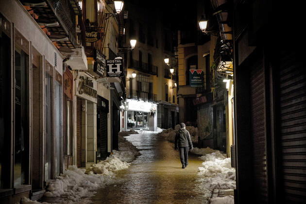 Stores closed in Toledo, Castilla-La Mancha (Spain), on January 19, 2021. At midnight today the new measures of the regional government to combat the coronavirus came into force in Castilla-La Mancha. The most relevant restrictions include the advance of the curfew to 22.00, the closure of all municipalities and the closure of hotels, shopping centres and leisure places in general. 19 JANUARY 2021 Mario Trivino LagenciaEP 01 19 2021 Toledo (Castilla-La Mancha ) Toledo (Castilla-La Mancha ) Spain Copyright: xMarioxTrivinox 3524594