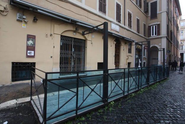Rome, Shops and commercial activities in the center of Rome closed due to government restrictions caused by the Covid 19 Pictured pandemic:  Copyright: xPieroxTenaglix xIPAx xPieroxTenaglix