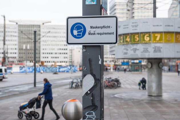Health Corona Virus Impact Impact of the Corona Crisis In the picture A sign to wear protective masks on Berlins Alexanderplatz 20 1 2021, Berlin