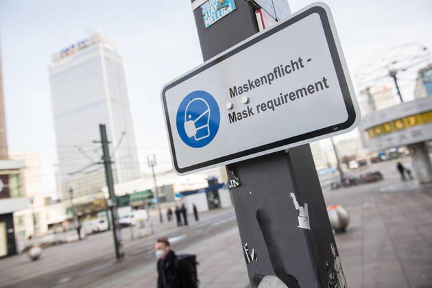 Health Corona Virus Impact Impact of the Corona Crisis In the picture A sign to wear protective masks on Berlins Alexanderplatz 20 1 2021, Berlin