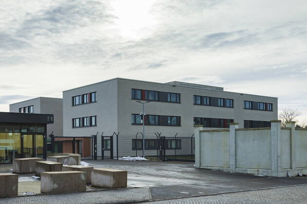 Forced accommodation for quarantine refusers Accommodation facility for quarantine refusers in Saxony Persons who do not comply with the quarantine requirements ordered by the court can be admitted and segregated in the former initial reception facility Dresden Saxony GERMANY