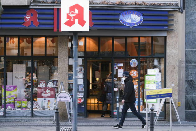 A weekly market during the Corona Lockdown on 21 01 2021 in Berlin Steglitz Street life during the Lockdown in Berlin Steglitz