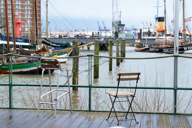 Closed gastronomy during the Corona Lockdown in January 2021 in the district Hamburg Övelgönne at the Elbe Closed gastronomy during the Corona Lockdown in January 2021 in the district Hamburg Övelgönne at the Elbe , Hamburg Hamburg Germany Övelgönne