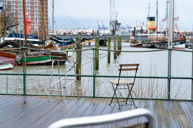 Closed gastronomy during the Corona Lockdown in January 2021 in the district Hamburg Övelgönne at the Elbe Closed gastronomy during the Corona Lockdown in January 2021 in the district Hamburg Övelgönne at the Elbe , Hamburg Hamburg Germany Övelgönne