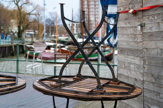 Closed gastronomy during the Corona Lockdown in January 2021 in the district Hamburg Övelgönne at the Elbe Closed gastronomy during the Corona Lockdown in January 2021 in the district Hamburg Övelgönne at the Elbe , Hamburg Hamburg Germany Övelgönne
