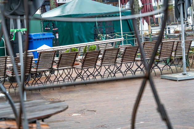 Closed gastronomy during the Corona Lockdown in January 2021 in the district Hamburg Övelgönne at the Elbe Closed gastronomy during the Corona Lockdown in January 2021 in the district Hamburg Övelgönne at the Elbe , Hamburg Hamburg Germany Övelgönne