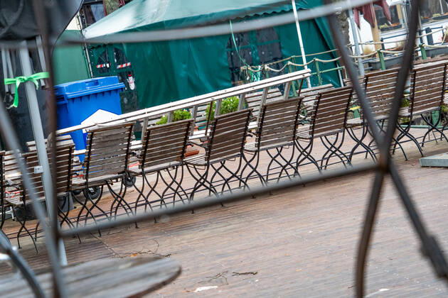 Closed gastronomy during the Corona Lockdown in January 2021 in the district Hamburg Övelgönne at the Elbe Closed gastronomy during the Corona Lockdown in January 2021 in the district Hamburg Övelgönne at the Elbe , Hamburg Hamburg Germany Övelgönne