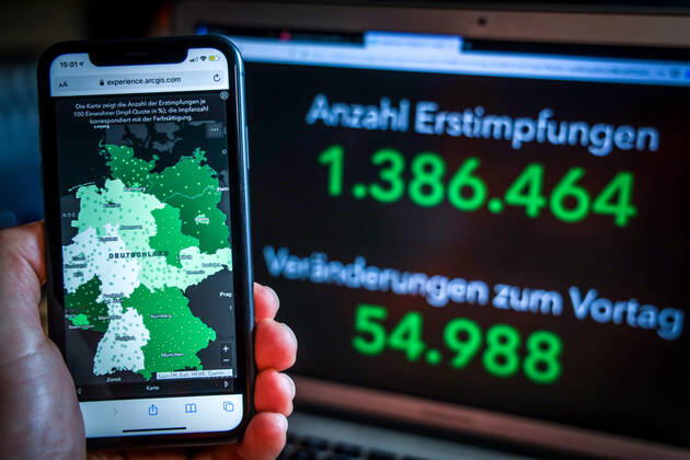 Coronavirus in Germany COVID 19 Vaccinations Dashboard 22 01 2021 Esri Deutschland GmbH based on the Digital Vaccination Rate Monitoring for COVID 19 Vaccination of the RKI Number of first vaccinations 1 386 464 Changes from the previous day 54 988 Number of second vaccinations 115 175 Changes from the previous day 31 528 Data as of 22 01 2021
