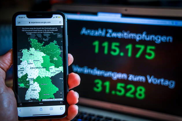 Coronavirus in Germany COVID 19 Vaccinations Dashboard 22 01 2021 Esri Deutschland GmbH based on the Digital Vaccination Rate Monitoring for COVID 19 Vaccination of the RKI Number of first vaccinations 1 386 464 Changes from the previous day 54 988 Number of second vaccinations 115 175 Changes from the previous day 31 528 Data as of 22 01 2021
