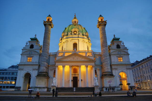 Covid 19 VIENNA 3 hard lockdown Vienna, 22 01 2021 Karlsplatz Karlskirche at night night shot Vienna Austria AVN101002439103