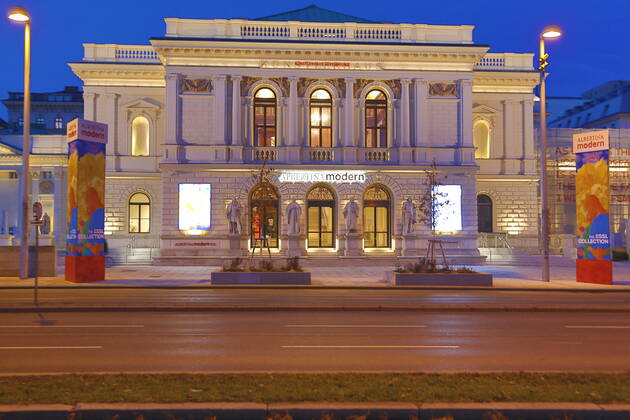 Covid 19 VIENNA 3 hard lockdown Vienna, 22 01 2021 Künstlerhaus Albertina Modern at night night shot Vienna Austria AVN101002439109