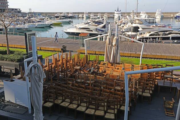 (210122) -- BEIRUT, Jan. 22, 2021 -- A closed restaurant is seen at Zaituna Bay in Beirut, Lebanon, Jan. 22, 2021. Lebanon registered on Friday 3,220 new COVID-19 cases, bringing the total number of infections to 272,461, the Health Ministry reported. ) LEBANON-BEIRUT-COVID-19-CASES BilalxJawich 