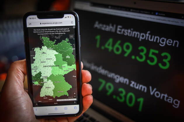 Coronavirus in Germany COVID 19 Vaccinations Dashboard 23 01 2021 Esri Deutschland GmbH based on the Digital Vaccination Rate Monitoring for COVID 19 Vaccination of the RKI Number of first vaccinations 1 469 353 Changes from the previous day 79 301 Number of second vaccinations 163 424 Changes from the previous day 27 435 Data as of 23 01 2021