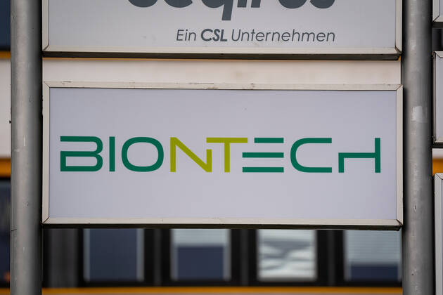 24 01 2021, xovx, economy, current affairs, Biontech produces Corona vaccine in Marburg Symbol photo Company logo Biontech on a company signpost at Behringwerke in Marburg, Biontech has been granted permission to operate its new p