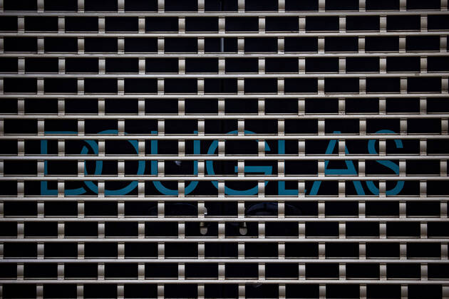 Stuttgart themed images Stuttgart in times of corona pandemic, 24 01 2021, themed images Stuttgart in times of corona pandemic, Douglas Stuttgart, perfumery closed, 24 01 2021, Copyright: xEIBNER DROFITSCHx EP_ddh