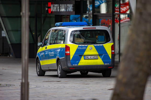 Stuttgart themed images Stuttgart in times of Corona Pandemic, 24 01 2021, themed images Stuttgart in times of Corona Pandemic, police check in Stuttgart Koenigstrasse, 24 01 2021, Copyright: xEIBNER DROFITSCHx EP_ddh