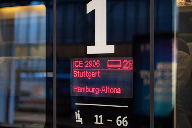Stuttgart themed pictures Stuttgart in times of the Corona Pandemic, 24 01 2021, themed pictures Stuttgart in times of the Corona Pandemic, Stuttgart main station, ICE T Baurehe 415, ICE 2906 to Hamburg Altona, 24 01 2021, Copyright: xEIBNER DROFITSCHx EP_ddh