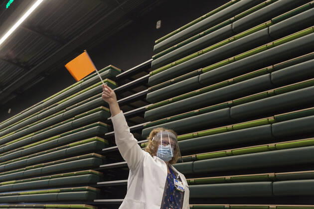 January 24, 2021, Seattle, Washington, U.S: SHARON WATTS, a nurse manager with with Virginia Mason, waves a flag to notify the next patient at a pop up COVID-19 vaccine clinic at the Amazon Headquarters in Seattle. Amazon partnered with Virginia Mason Franciscan Health to vaccinate 2,000 Washingtonians who currently qualify to be vaccinated under the state s COVID-19 Vaccine Phases guidelines. Seattle U.S. - ZUMAg235 20210124_zap_g235_004 Copyright: xPaulxChristianxGordonx