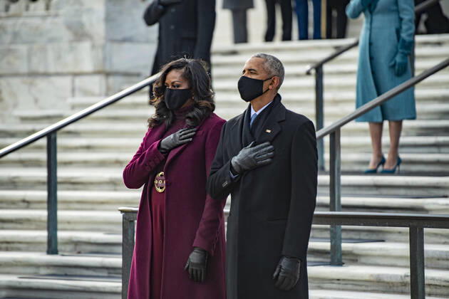 United States of America: Former President Barack Obama and former First Lady Michelle Obama, stand for the national anthem during a wreath ceremony at Arlington National Cemetery, part of the 59th Presidential Inauguration events January 20, 2021 in Arlington, Virginia. Arlington United States of America - ZUMAp138 20210120_zaa_p138_107 Copyright: xElizabethxFraser Dodx
