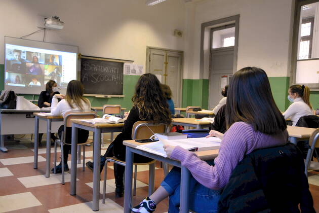 Milan, Back to school after the Lockdown for the Red zone with half the students still in DAD at a distance Editorial Usage Only  Copyright: xMaurizioxMaulex xIPAx
