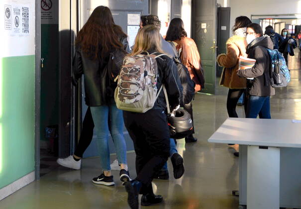 Milan, Back to school after the Lockdown for the Red zone with half the students still in DAD at a distance Editorial Usage Only  Copyright: xMaurizioxMaulex xIPAx