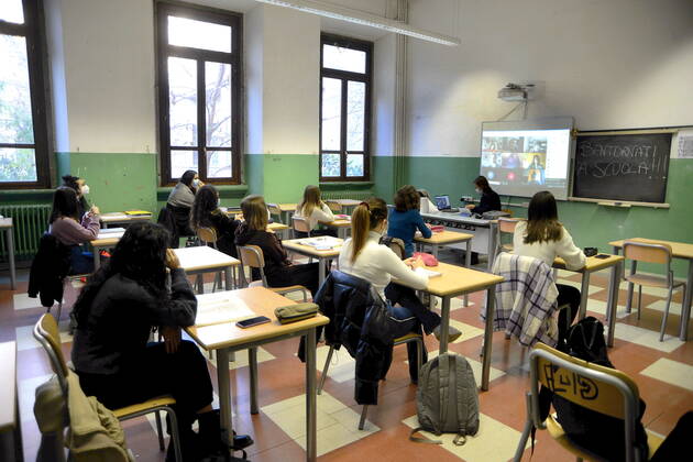 Milan, Back to school after the Lockdown for the Red zone with half the students still in DAD at a distance Editorial Usage Only  Copyright: xMaurizioxMaulex xIPAx