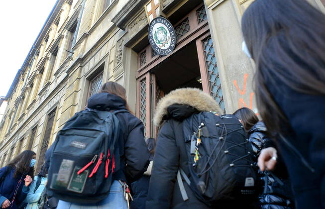 Milan, Back to school after the Lockdown for the Red zone with half the students still in DAD at a distance Editorial Usage Only  Copyright: xMaurizioxMaulex xIPAx