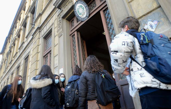 Milan, Back to school after the Lockdown for the Red zone with half the students still in DAD at a distance Editorial Usage Only  Copyright: xMaurizioxMaulex xIPAx