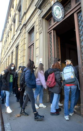 Milan, Back to school after the Lockdown for the Red zone with half the students still in DAD at a distance Editorial Usage Only  Copyright: xMaurizioxMaulex xIPAx