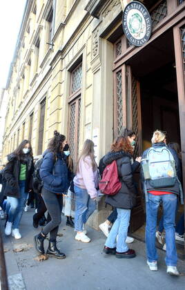 Milan, Back to school after the Lockdown for the Red zone with half the students still in DAD at a distance Editorial Usage Only  Copyright: xMaurizioxMaulex xIPAx