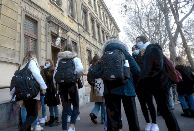 Milan, Back to school after the Lockdown for the Red zone with half the students still in DAD at a distance Editorial Usage Only  Copyright: xMaurizioxMaulex xIPAx