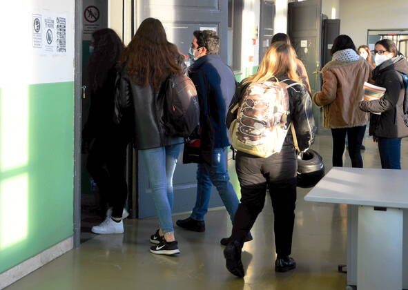 Milan, Back to school after the Lockdown for the Red zone with half the students still in DAD at a distance Editorial Usage Only  Copyright: xMaurizioxMaulex xIPAx