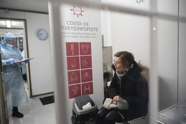 Eija Korolainen-Koivisto (R) waits to get her voluntary Covid-19 test at the border between Finland and Sweden in Tornio, Northern Finland on Wednesday, 27th Jan., 2021. Finland tightened the border restrictions on Wednesday due to the worsening situation with the Covid-19 pandemic. Tornio Tornea Finland  Copyright: xJyrkixNikkilax LKFTVX20210127102659PVYB