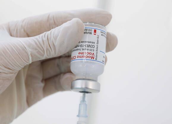 Vaccination centre Brandenburg an der Havel, DEU, 28 01 2021 Filling of a syringe with Covid19 vaccine from Moderna Brandenburg an der Havel Brandenburg Germany