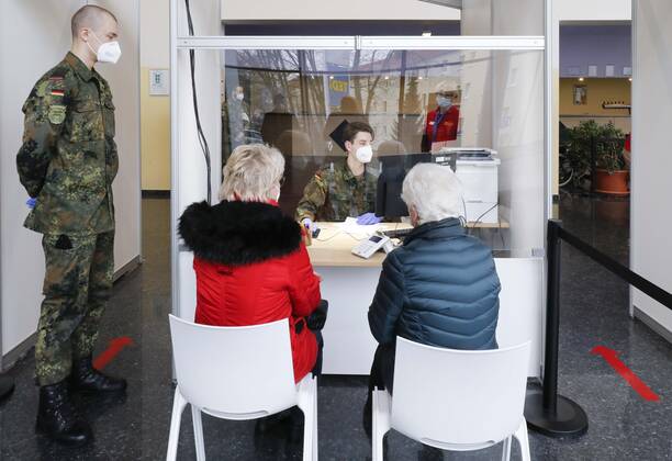 Vaccination center Brandenburg an der Havel, DEU, 28 01 2021 Soldiers of the German Armed Forces register vaccinees before vaccination at the vaccination center Brandenburg an der Havel Brandenburg Germany
