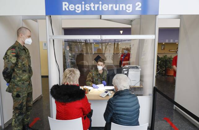 Vaccination center Brandenburg an der Havel, DEU, 28 01 2021 Soldiers of the German Armed Forces register vaccinees before vaccination at the vaccination center Brandenburg an der Havel Brandenburg Germany