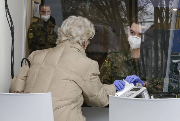 Vaccination center Brandenburg an der Havel, DEU, 28 01 2021 Soldiers of the German Armed Forces register vaccinees before vaccination at the vaccination center Brandenburg an der Havel Brandenburg Germany