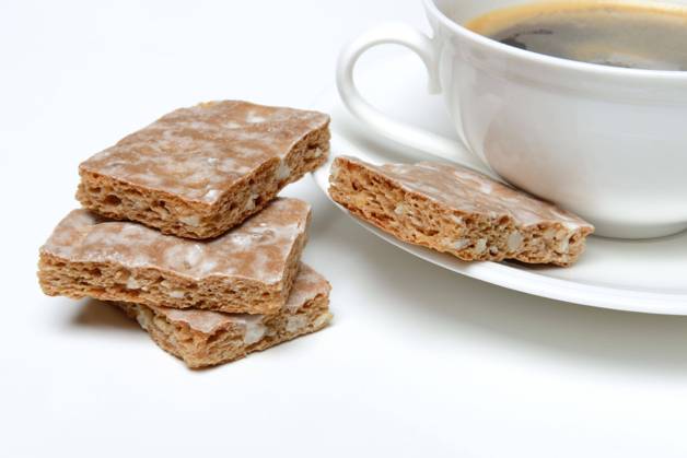 Basler Leckerli, Basler Leckerli with cup of coffee, Lackerli, Läckerli, Pfefferkuchen Copyright: imageBROKER/J.xPfeiffer iblpjr05184931.jpg